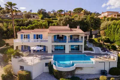 Image de Villa luxe avec piscine et vue mer