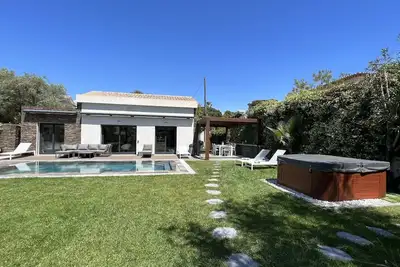 Image de Capleouna-La Cabane, 5 chambres, 200 m plage des Ondes, piscine chauffée, jacuzzi