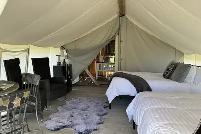 Image de Heritage Ranch 'Big Sky' Glamping Tent (11)