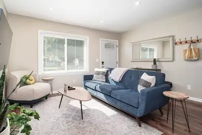 Image de 4 Bd 2 Bath Home 10 min from base