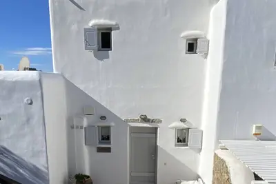Image de Beautiful Cycladic style house overlooking the sea