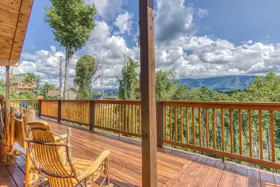 Image de Luxury Mountain Cabin, Stunning Views, Man Cave, Theater Room, Hot Tub and More!