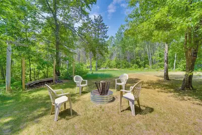 Image de Wooded Danbury Cabin w\/ Grill + Fire Pit!