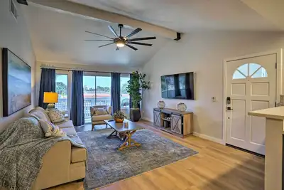Image de Cozy-Chic Condo: Walk to Beach & Park!