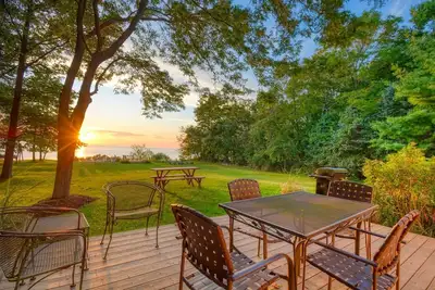 Image de Martha's Cottage: Lake Michigan Waterfront, Private Beach, Sunroom, Fire Pit
