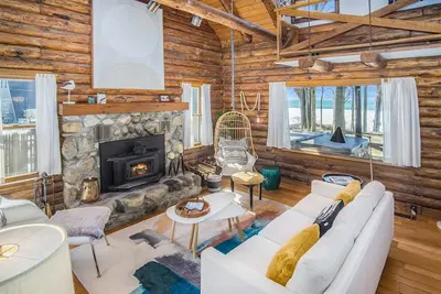 Image de Lagom Sunset Retreat: Hot Tub, Lake Michigan Beach, Home Theater, Sunset Views