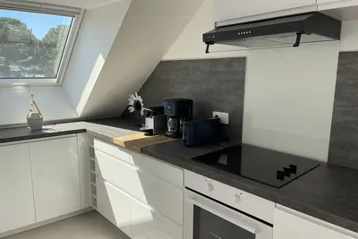 Appartement de standing offrant une vue sur la plage et l'océan