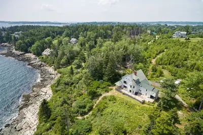 Image de A quintessential Maine cottage experience, captivating guests of all ages