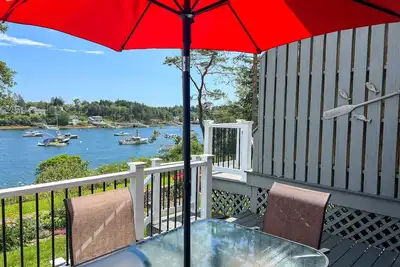 Image de The perfect seaside retreat overlooking scenic Mackerel Cove on Bailey Island