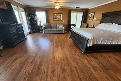 Image de King Room with Sofa Bed and Balcony with River Views