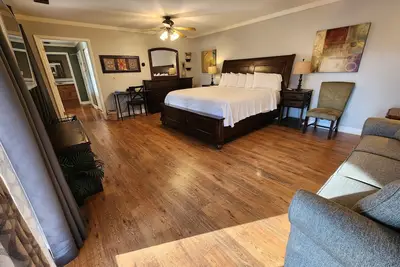 Image de King Room with Sleeper Sofa and Balcony