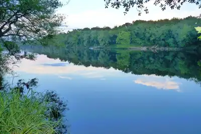 Image de Royal Springs Riverfront Retreat on 3 acres, kayak\/canoe, boat ramp, huge decks!