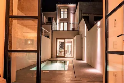 Image de Stylish & Contemporary Newly Renovated Town House, A/C, Private Pool in Centre of Old Town Pollenca!