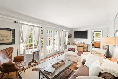 Image de GreenLeaf |3 bed, 2 Bath in Rugby Hills - Great central location Uva and Downtown Cville!