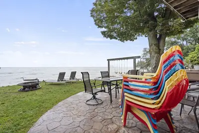 Image de Walk out Beach! 2 homes on Lake Huron with Hot tubs!
