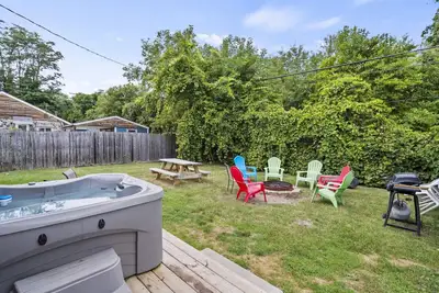 Image de Nautical Nest w/hot tub, golf cart & arcade game