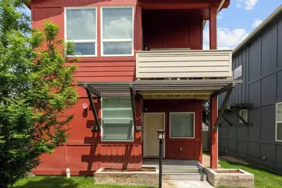 Image de 5775. Two Bedroom and 2 Bathroom, centrally located.