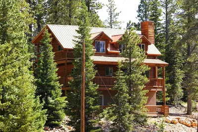 Image de Cozy Duck Creek Cabin With Heated Deck and Fire Pit