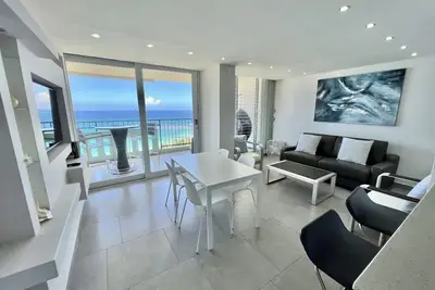 Image de High floor King Bed beachfront access big balcony