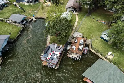 Image de New Listing-2 Houses one level, Waterfront, Private Boat Launch, Dock, Firepit