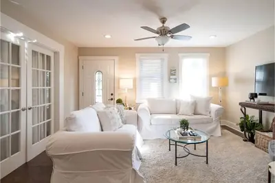 Chic Franklin Cottage Minutes to Downtown Franklin