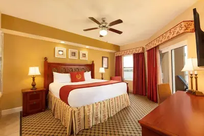 Image de \"One Bedroom Dream Stay- Steps from Disney & Universal Studios! \"