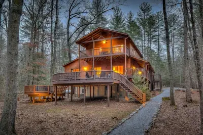 Image de River Lodge - Pet Friendly | Steps Down to the Creek | Family Friendly