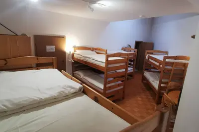 Image de Eight-bed room