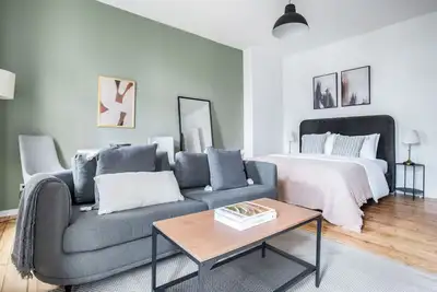 Image de Deluxe Steglitz Studio nr Schlossstraße, by Blueground