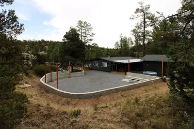 Image de 5 private acres, hot tub, fire-pit, Sitgreaves National Forest direct access