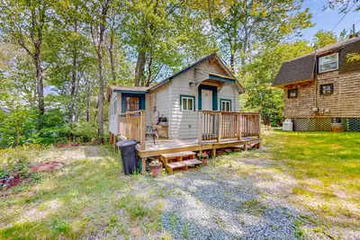 Image de Dog-friendly studio cabin with deck, kitchenette, & fast WiFi - steps to Acadia
