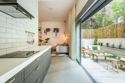 Image de Charming 3br Apt with Garden in Ramat HaSharon by Sea N' Rent