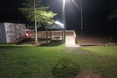 Image de Cozy home with great fishing from dock. Peaceful and Private with nature trails.