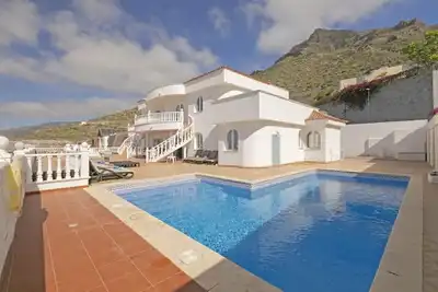 Image de Villa Athena avec piscine privée chauffée et vue sur la mer
