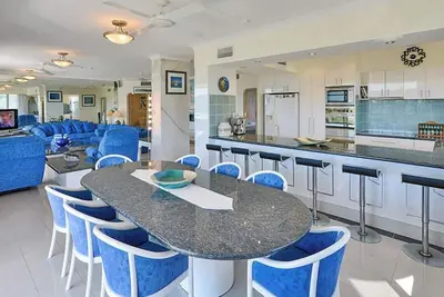 Image de Yacht Harbour Tower 5 - central location, oceanviews, golf buggy and transfers