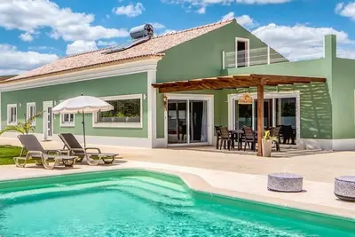 Image de Casa dos Netos - Villa de 3 chambres récemment rénovée avec piscine privée