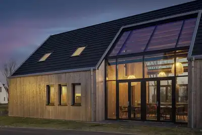 Image de Hébergement de groupe moderne pour 20 personnes avec sauna privé