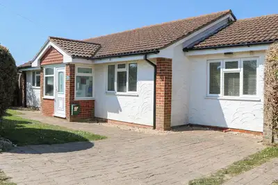 Image de 44 West Front Road, pet friendly, character holiday cottage in Pagham