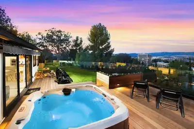 Hilltop Home villa valley view