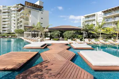 Image de 3 Bdr 🛏️+ 3. 5 bthr 🛁 Apt ocean view \/ Pool 🩱 🩳and beach access 🏖️🌊