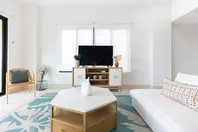 Image de Gorgeous Aprt 3 Bdr + 3. 5 bthr \/ Beach Club access 🏖️🌊 & Pet Friendly 🐶🐾