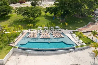 Image de Countryside  Apt 2 Twin Bdr + 2. 5 bthr Garden 🏘️ 🌳& Beach Club Access 🏖️🩴