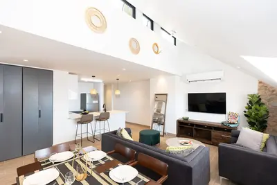 Image de 2 Bdr inCasco Viejo 🛏️🛏️ Rooftop Pool 👙 and restaurant on site!
