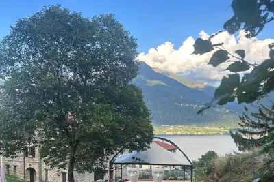 Il Borgo I, lake view sleeps 5. . .