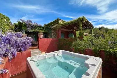 Image de Charming villa with jacuzzi