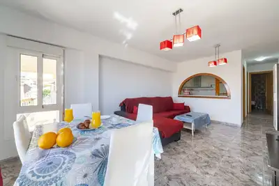 Image de Appartement 'Bahia Almeria' avec piscine partagée, jardin partagé et climatisation.