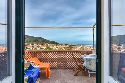 Image de Maison de vacances 'Appartamento Belvedere' avec vue sur la mer, terrasse privée et Wi-Fi.