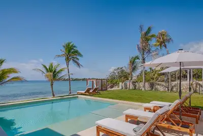 Image de Beautiful beachfront villa, perfect for large groups, heated pools and a chef