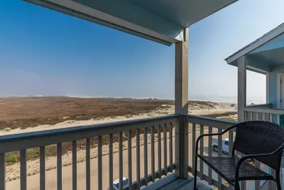 Image de Renovated Condo: Beachfront, Pool, Hot Tub, Near Packery Channel Fishing