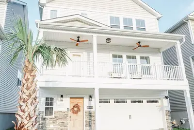 Image de EastBay Getaway 4 Br Pet Friendly Steps to Beach